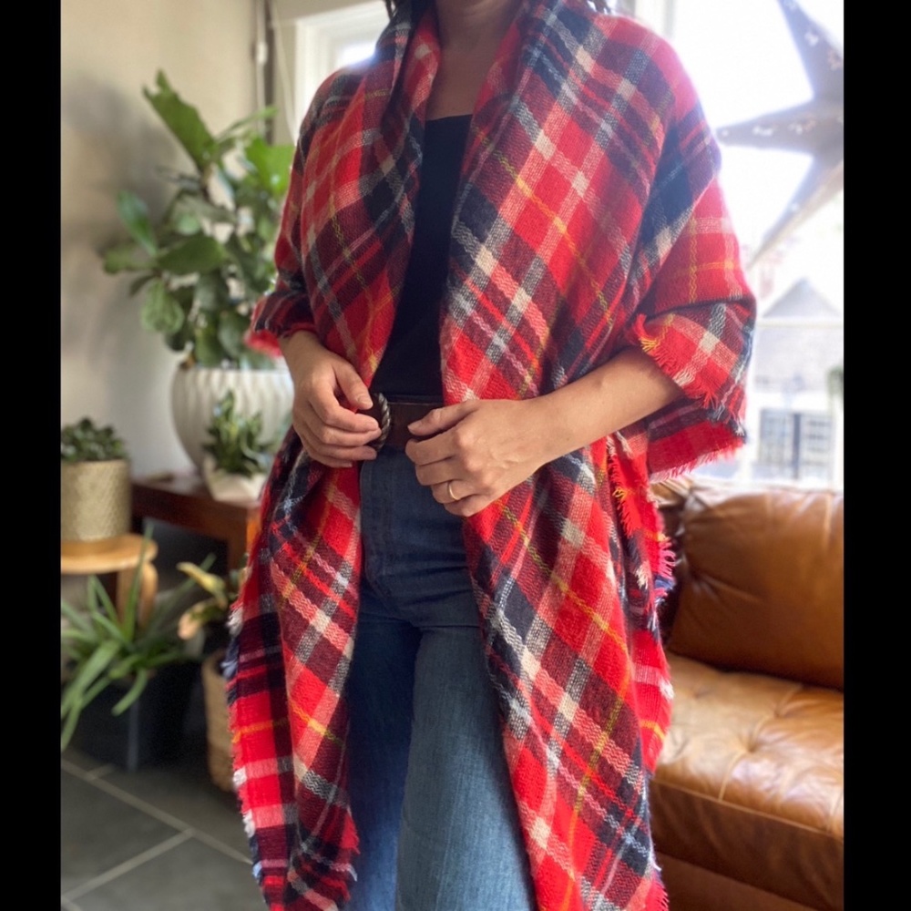Soft Vintage Over Sized Plaid Scarf 💛 🧶